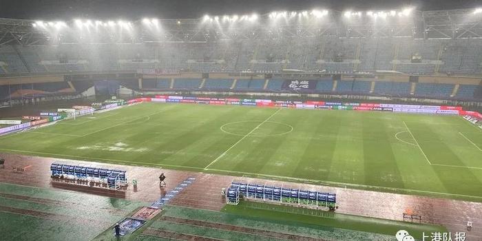  尼斯vs马赛延期因暴雨侵袭球场  