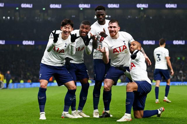  热刺主场沦陷水晶宫，霍伊别尔染红成转折  