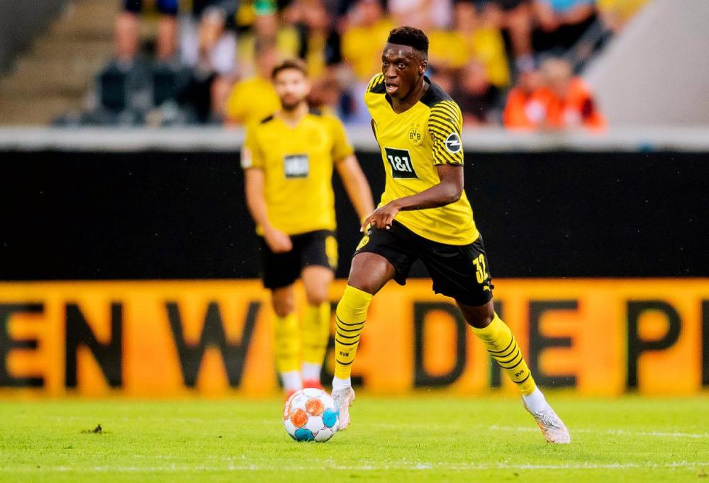  拜仁慕尼黑客场小胜奥格斯堡，德甲班霸稳扎稳打